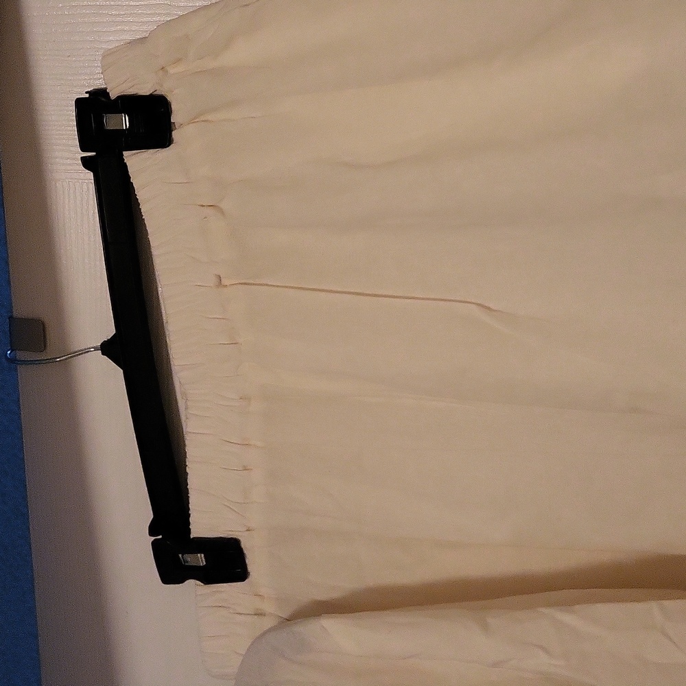 Linen, Cream Colored, Nice For Summer 2piece Pant Set, size Label 2Xl. Its Small - Picture 2 of 4